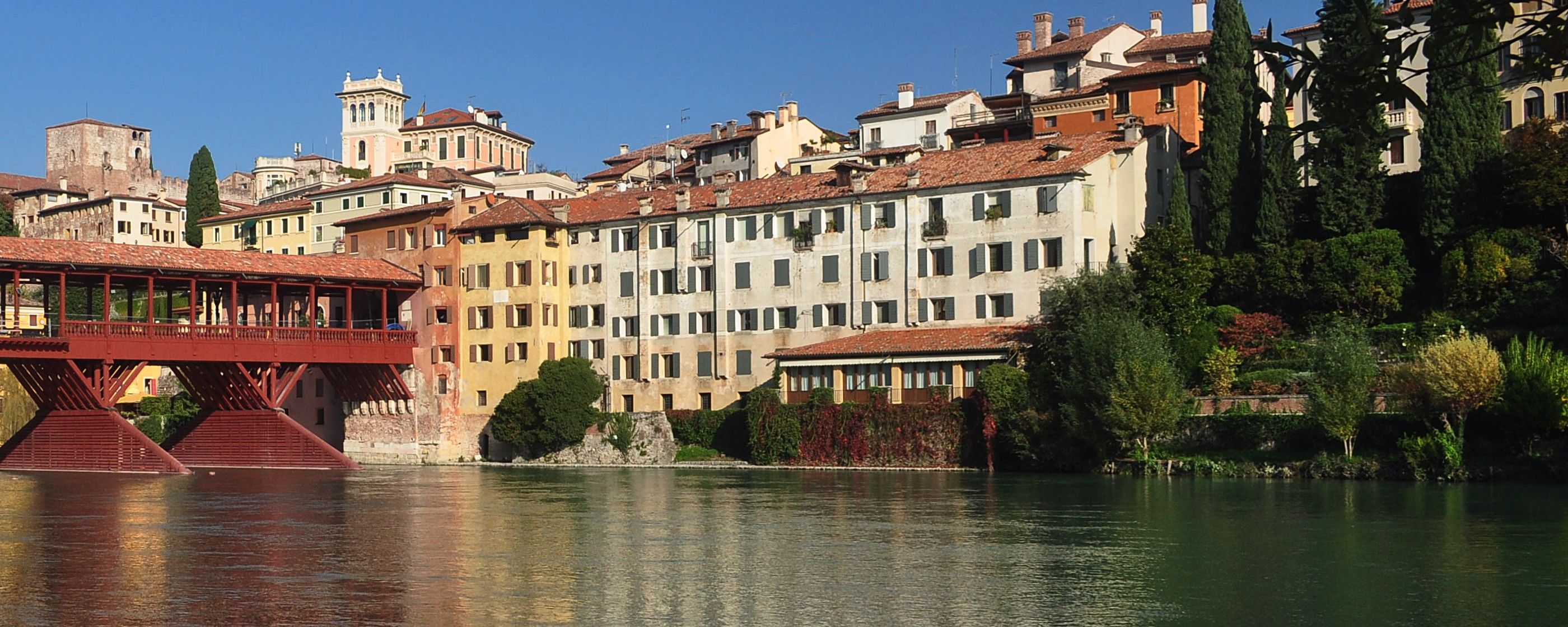 La riva sinistra del Brenta, ed il Ponte, a Bassano