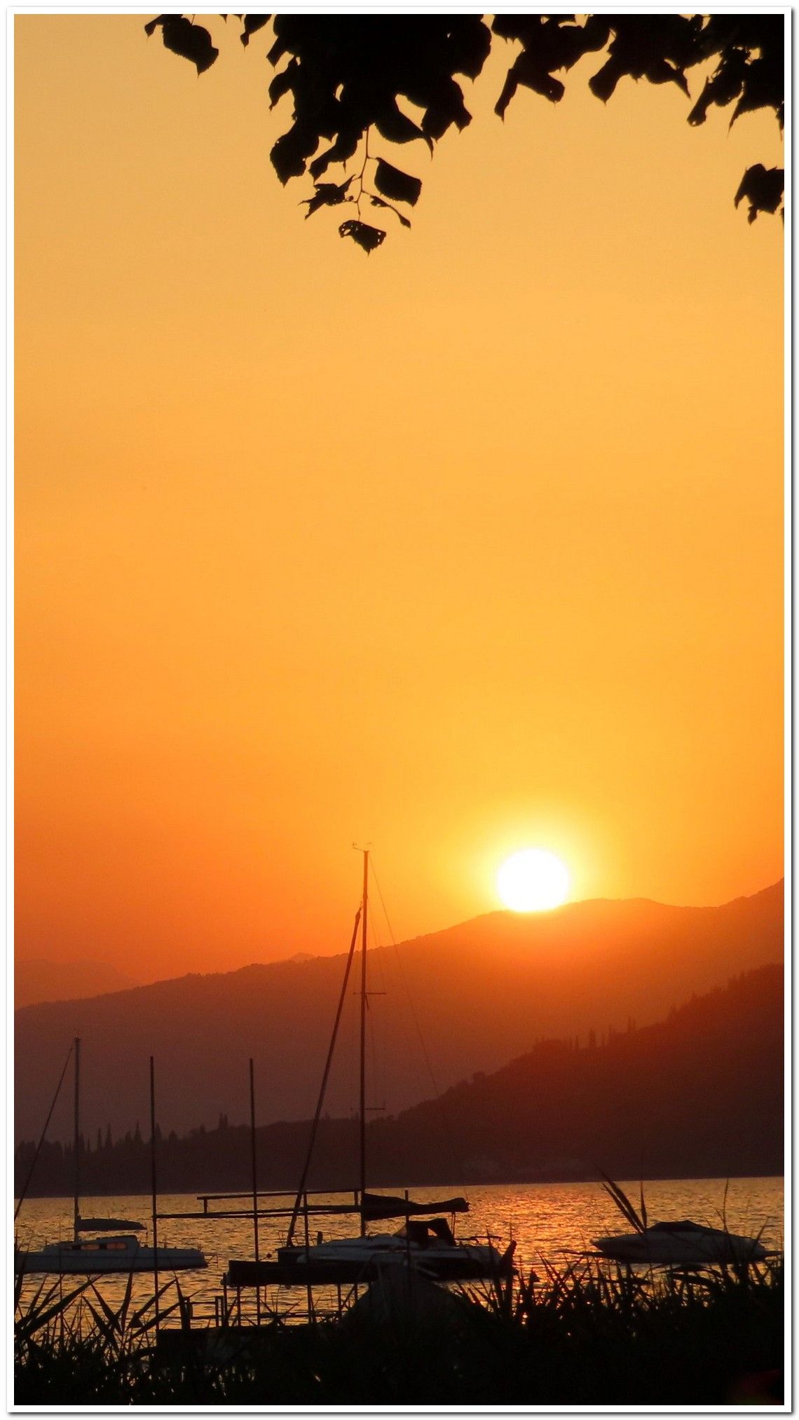 tramonto sul lago