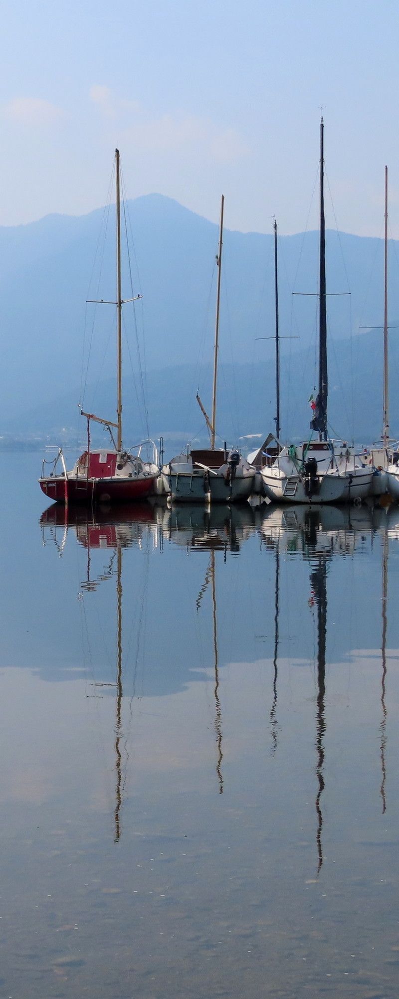 sloop ormeggiati al molo